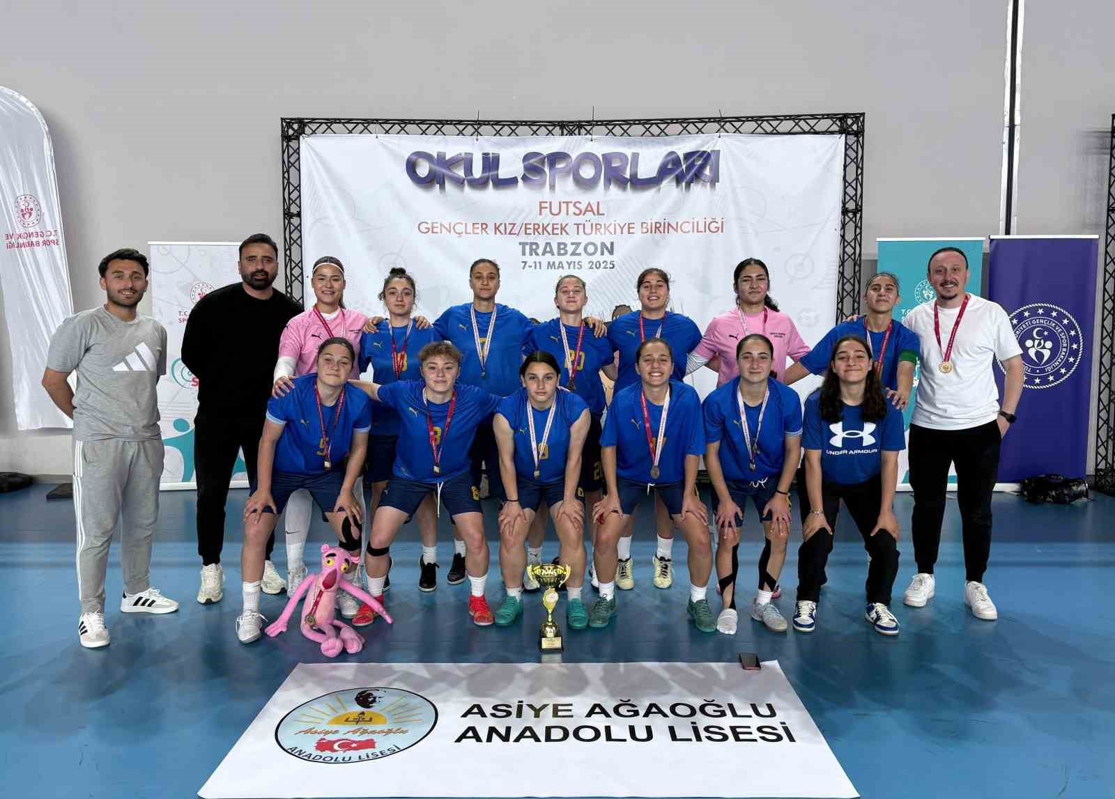Asiye Ağaoğlu Anadolu Lisesi Kız Futsal Takımı, dünya kupası yolcusu
