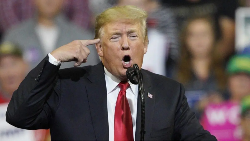 Trump, Katar sorusuna öfkelendi, NBC muhabirini kovdu