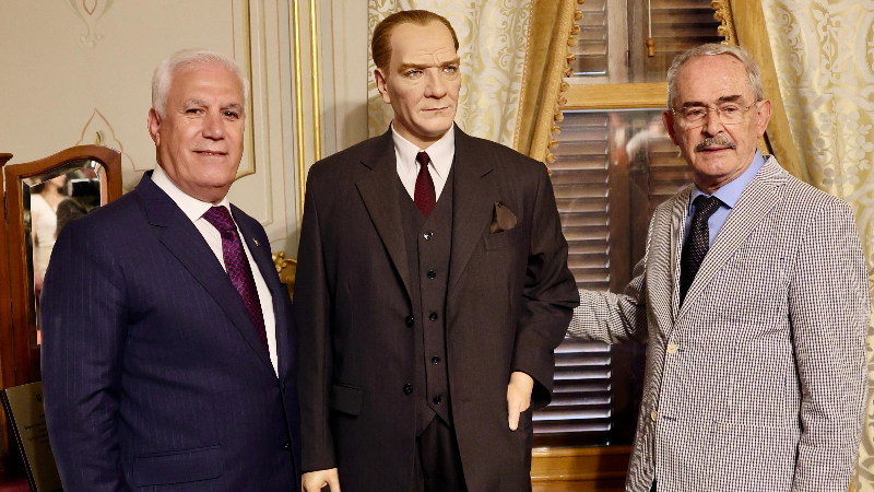 Atatürk'ün balmumu heykeli Hünkâr Köşkü'nde sergileniyor