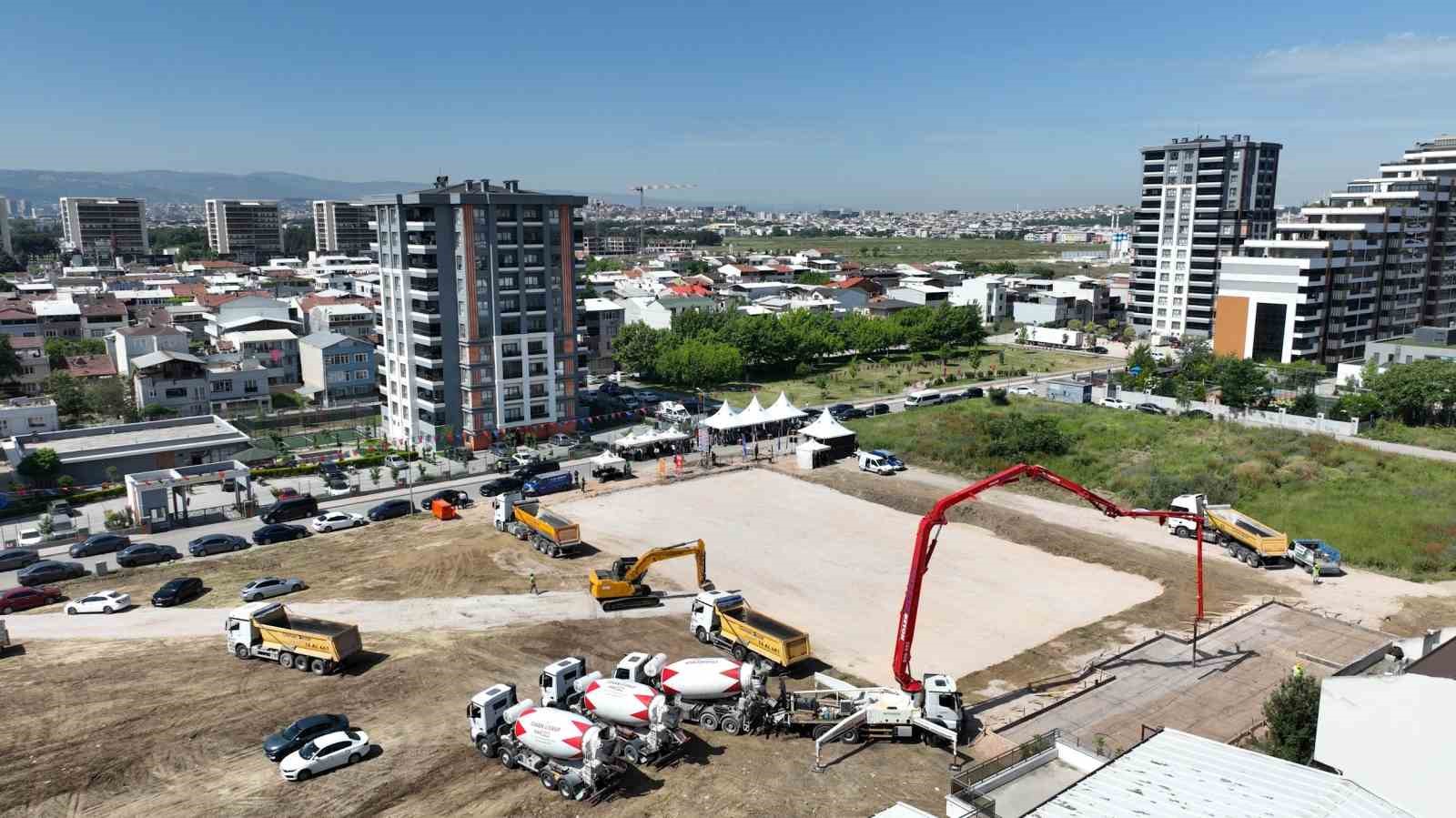 Gençler istedi, Başkan Bozbey temelini attı
