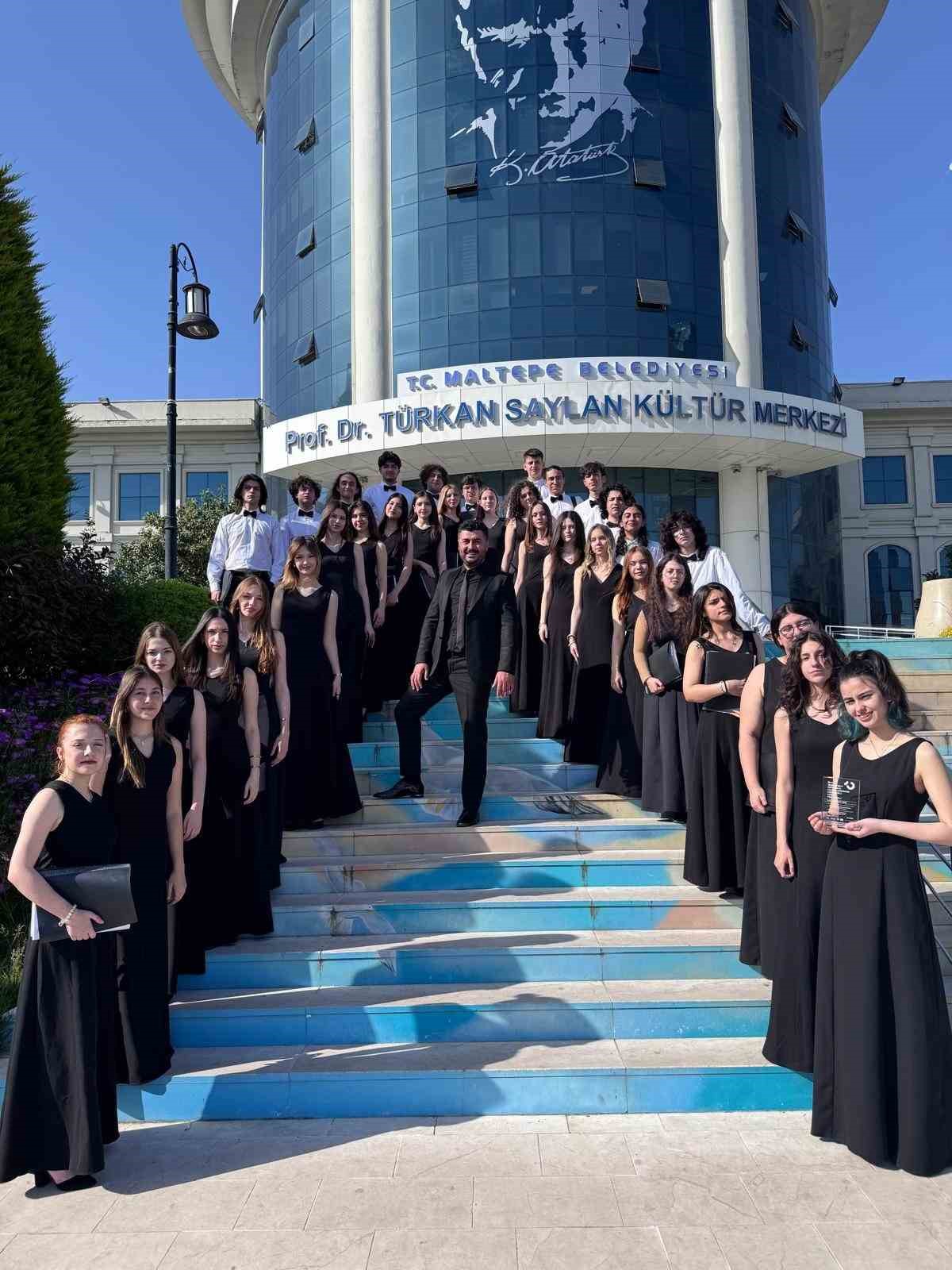 Zeki Müren Güzel Sanatlar Lisesi Çoksesli Korosu’ndan uluslararası başarı
