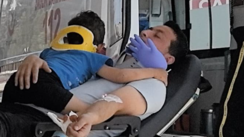 Çok korkmuştu, onu eldivenden balonla oyaladılar