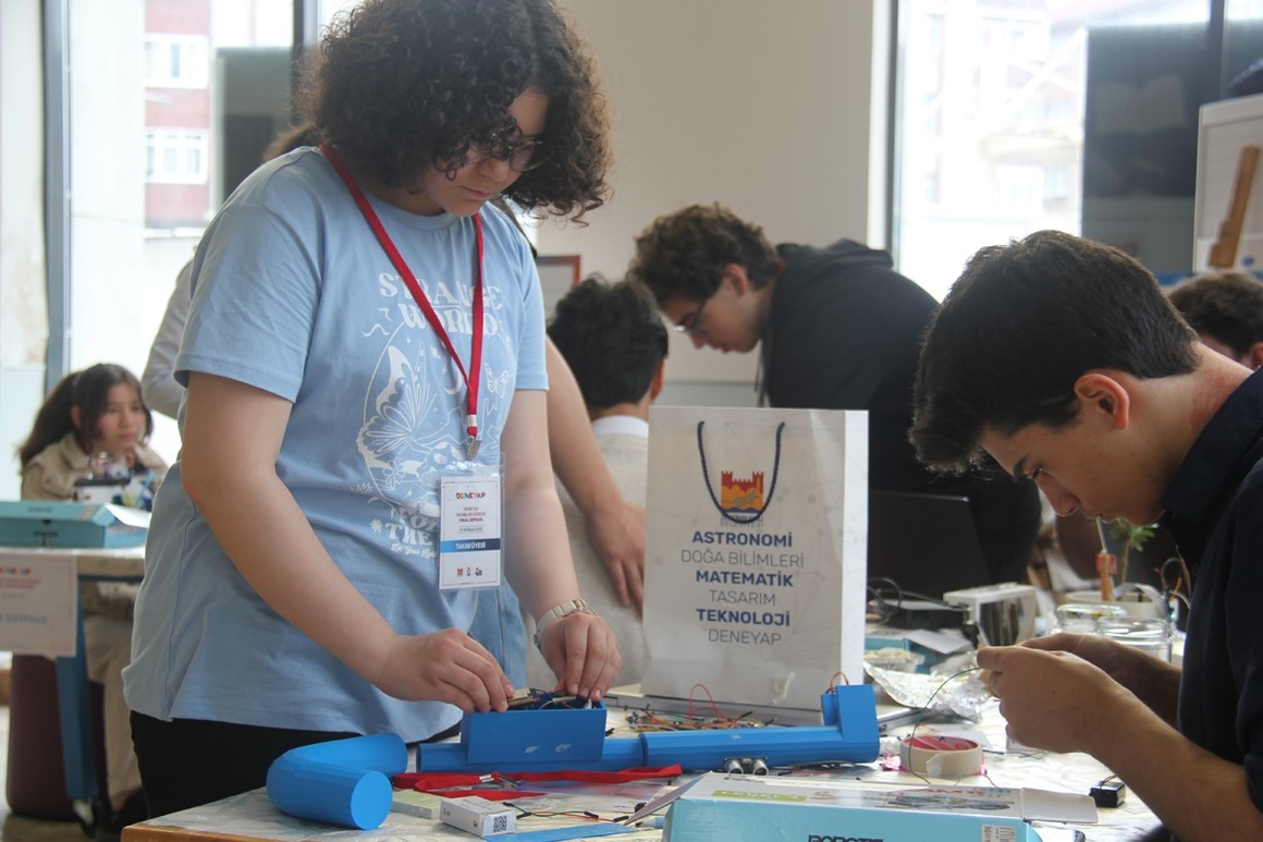 Bilim Zeytinburnu İlk ‘Deneyap Teknoloji Atölyesi’ mezunlarını verdi
