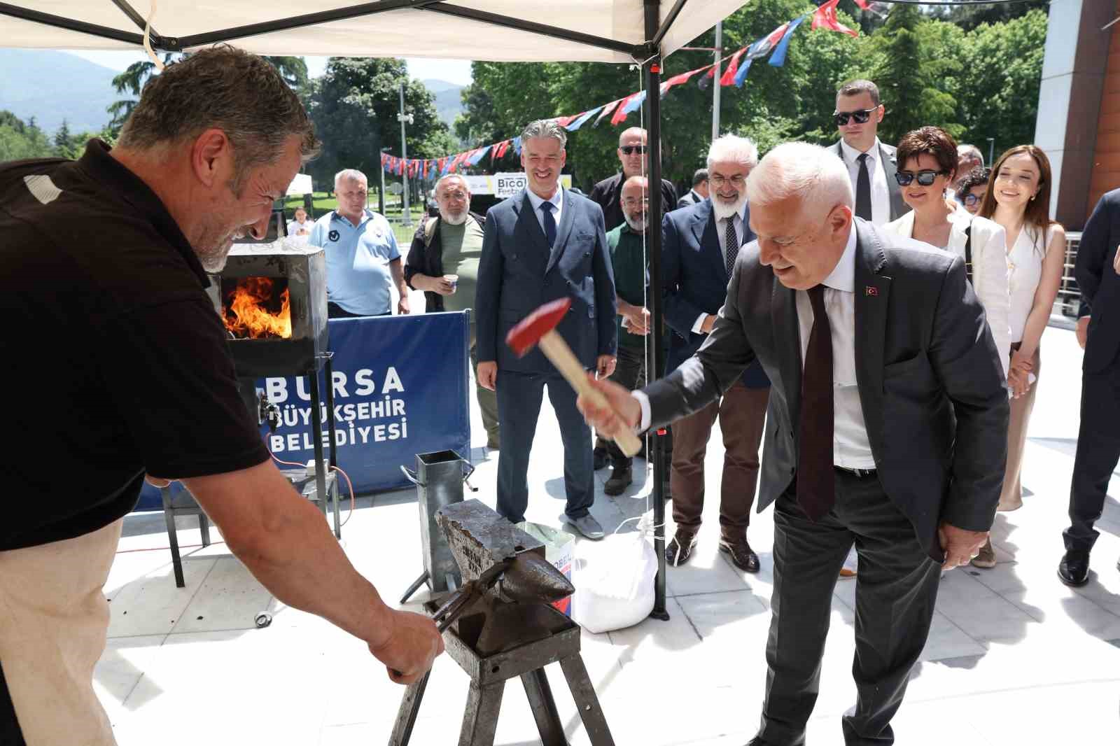 Bursa bıçağı dünya sahnesine çıktı