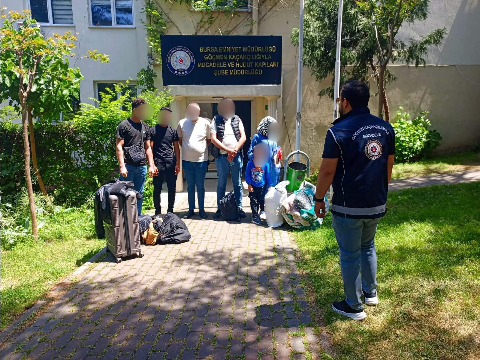Bursa’da yabancıları kaçak taşıyan organizatör kıskıvrak yakalandı
