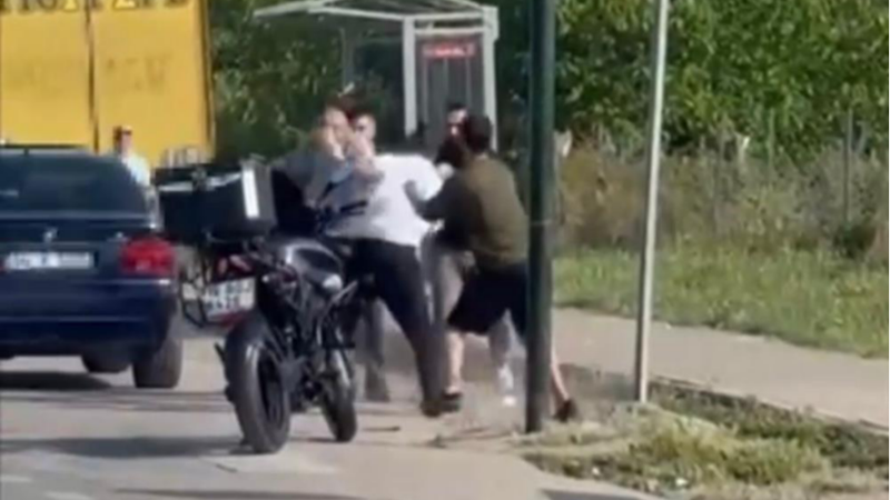 Bursa'da yol verme tartışması kavgaya dönüştü!