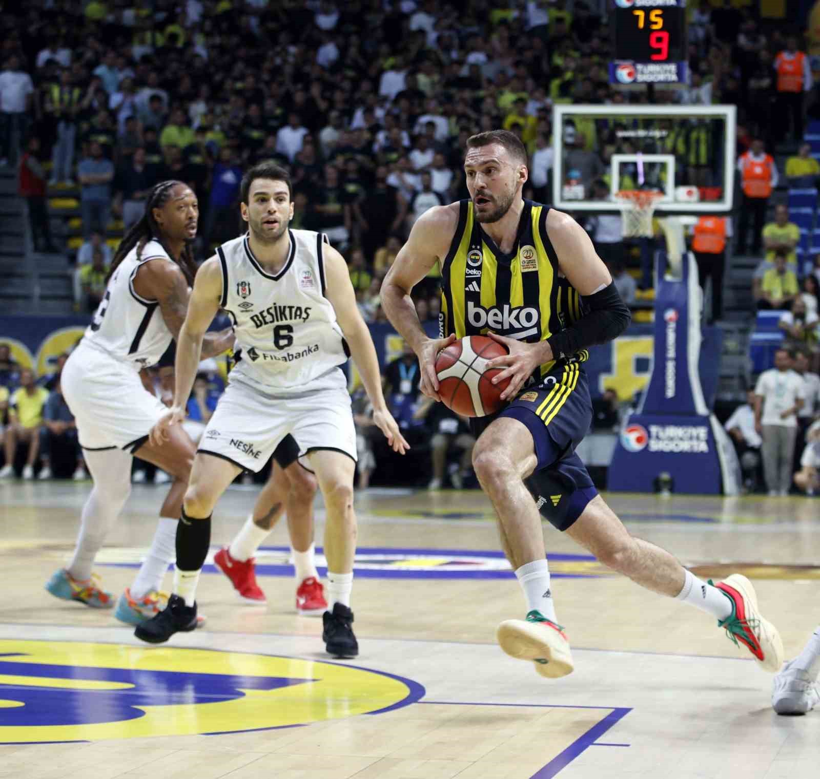 Fenerbahçe, final serisinde 1-0 öne geçti
