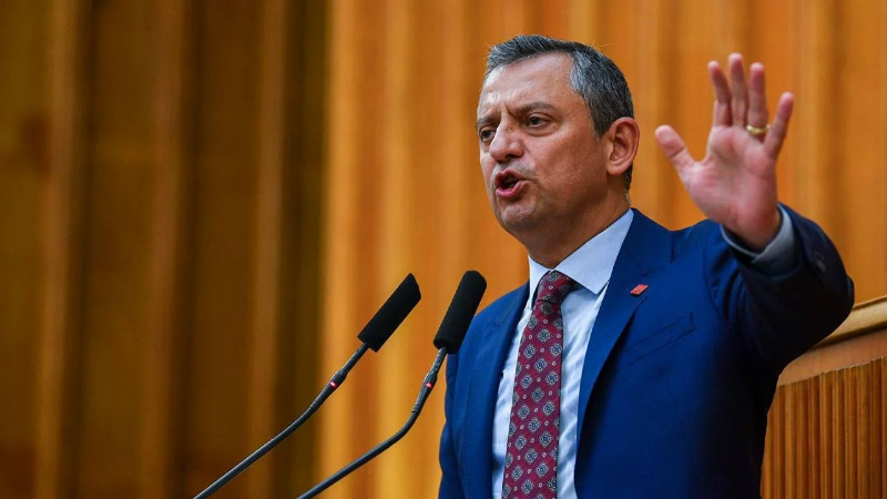 Özgür Özel: Partisini seven bu akıl tutulmasından uzak dursun!