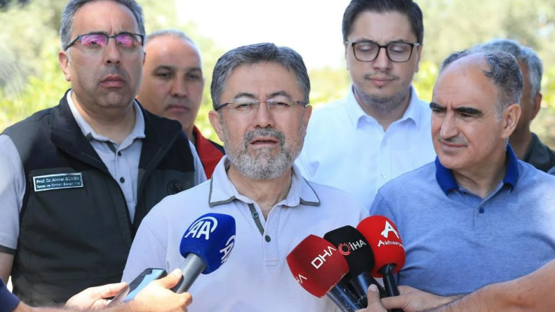 Bakan Yumaklı: "Yangınların 6’sı halen aktif, Akhisar’da tek noktaya yoğunlaştık"