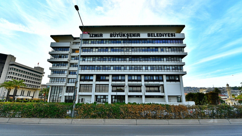 İzmir Büyükşehir Belediyesi'ndeki yolsuzluk iddiaları 1 milyar lirayı aşıyor