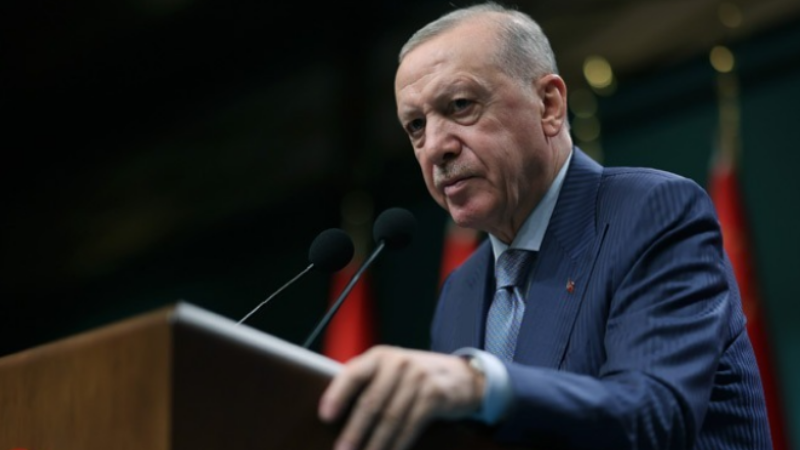 Erdoğan’dan LeMan yorumu: Mizah kisvesiyle yapılan açık  kışkırtmadır