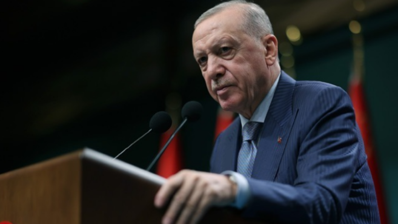 Erdoğan’dan LeMan yorumu: Mizah kisvesiyle yapılan açık  kışkırtmadır