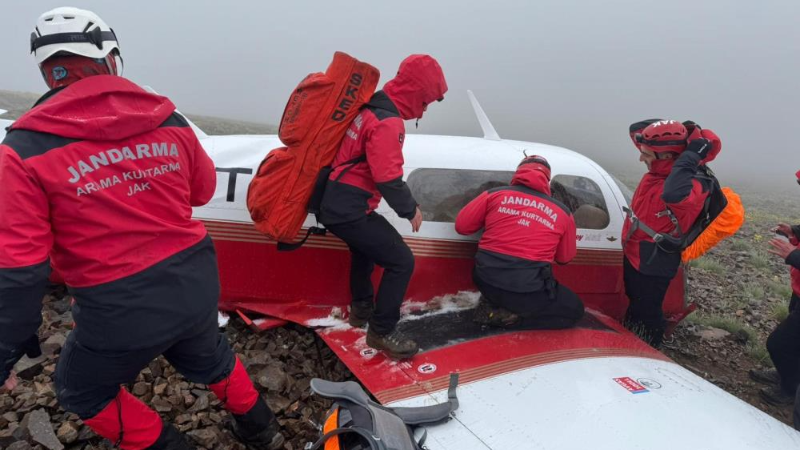 Düşen uçağın enkazına ulaşıldı... Pilot hayatını kaybetti, 1 yaralı var