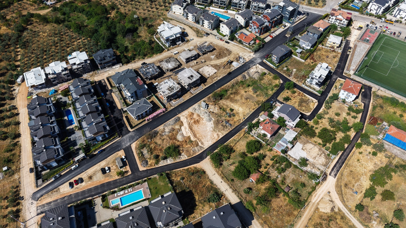 Gemlik Belediyesi, Umurbey'de asfalt çalışması yapıyor