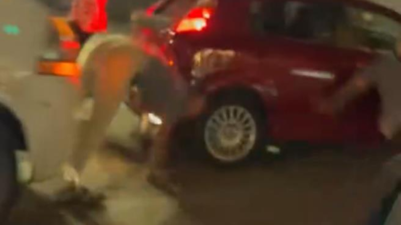 Bursa'nın göbeğinde dehşet anları: Arabasıyla ezmeye kalktı