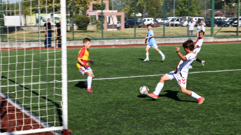 Geleceğin futbolcuları Osmangazi’de sahaya çıktı