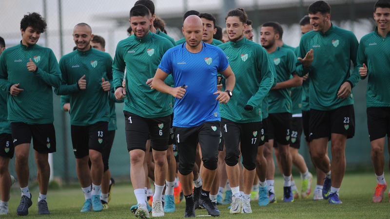 Bursaspor yarın hazırlıklara başlıyor