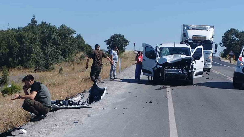 Balya’da araç ineğe çarptı