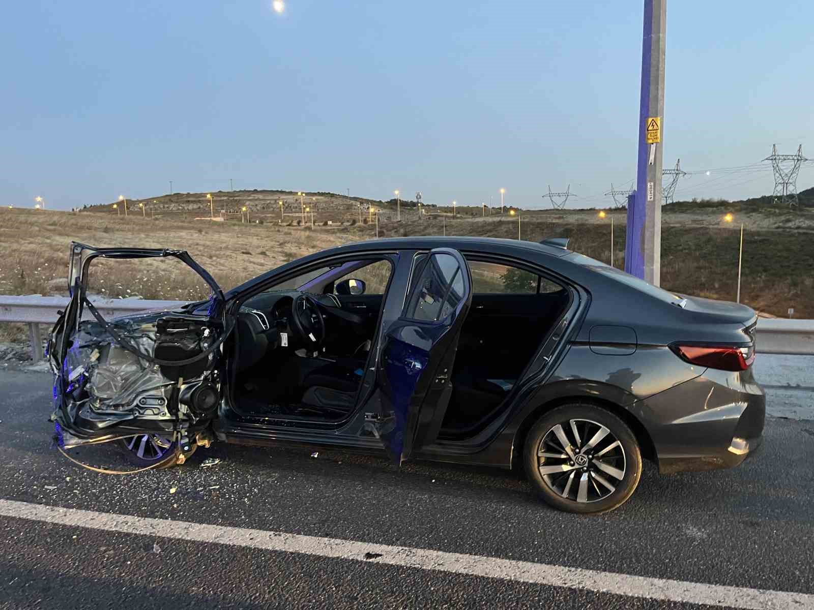 Arnavutköy’de emniyet şeridinde inen sürücüye minibüs çarptı: 1 ölü
