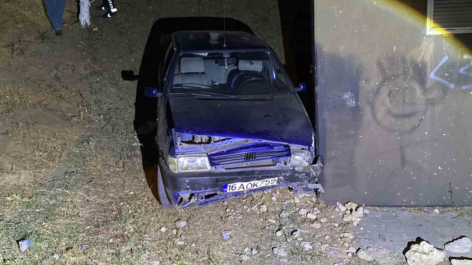 Bursa'da şarampole uçup trafoya çarptı, burnu bile kanamadı!