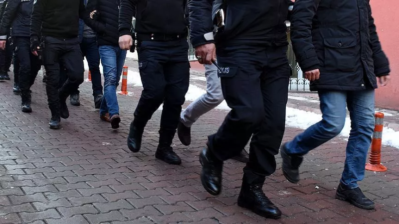 İzmir merkezli 60 ilde FETÖ operasyonu: 371 kişi için gözaltı kararı