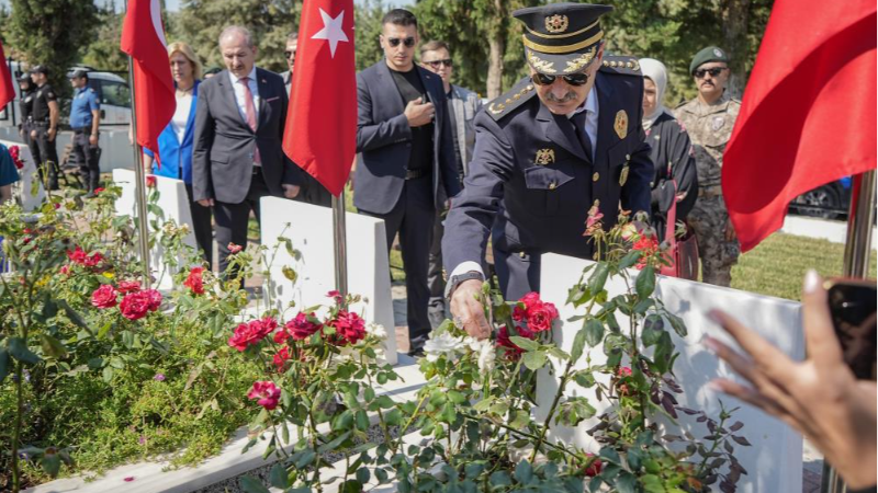 Bursa'da 15 Temmuz anma programları şehitlik ziyaretiyle başladı