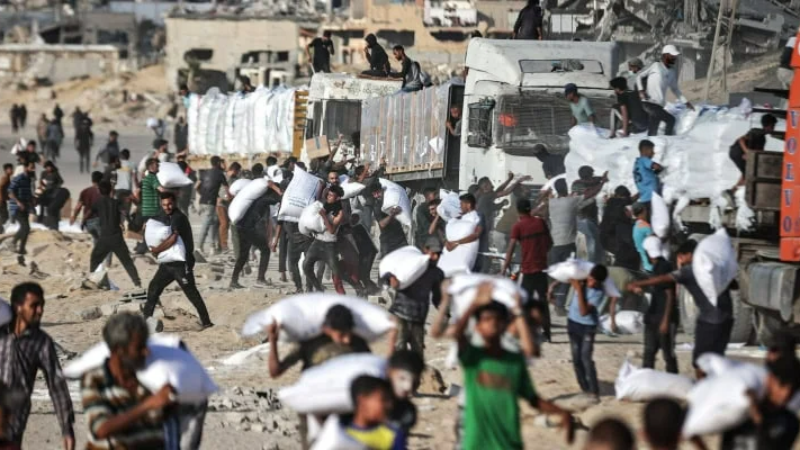 İsrail yardım noktalarında en az 875 Filistinliyi katletti!