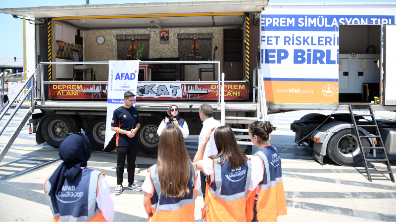 Osmangazi’deki deprem tatbikatı gerçeğini aratmadı