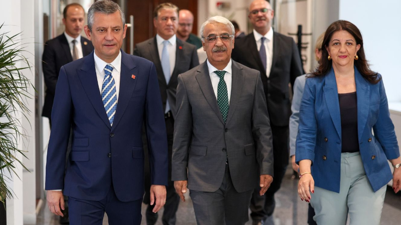İmralı heyeti Özgür Özel ile görüştü