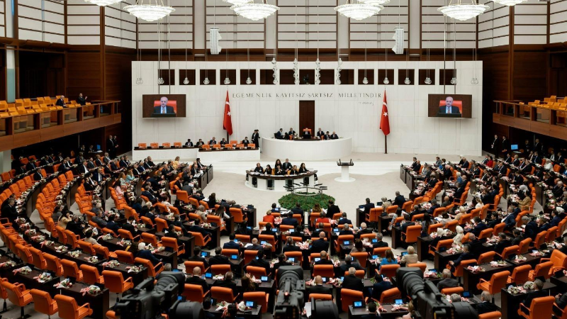 Zeytinlikleri maden sahasına çeviren yasada ilk 18 madde kabul edildi