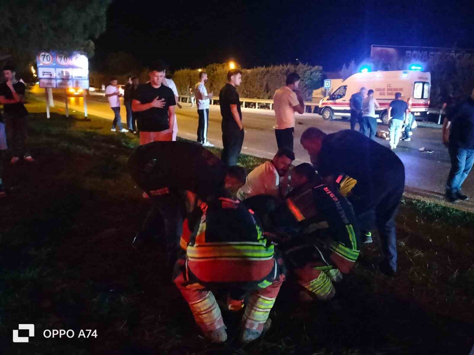 Balıkesir’de motosikletle otomobil kaza yaptı; 1 ölü, 1 yaralı